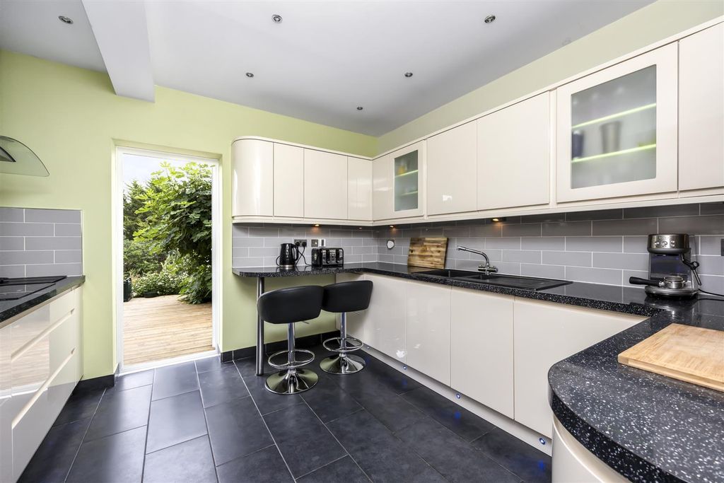 Property photo 2 of 21 Kitchen