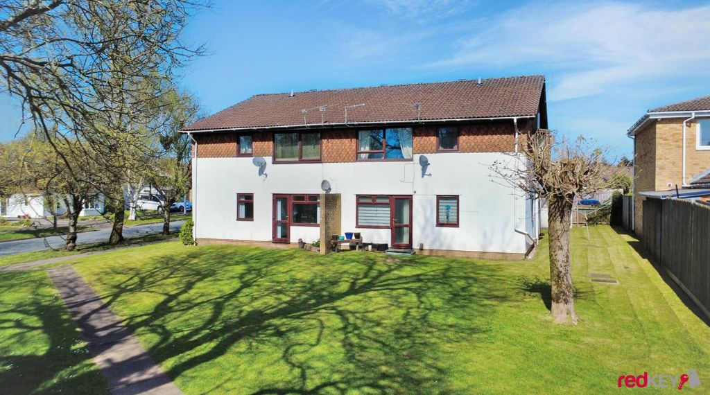 Property photo 1 of 8 External