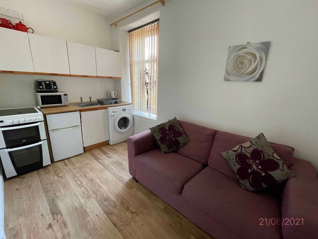 Property photo 1 of 7 Lounge/Kitchen