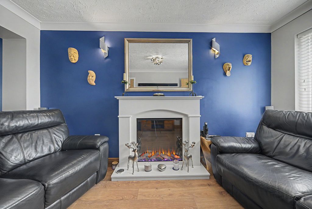 Property photo 2 of 32