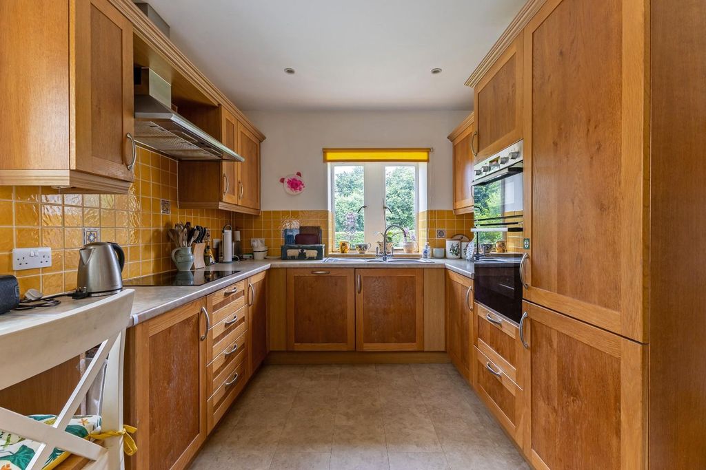 Property photo 3 of 25 Kitchen