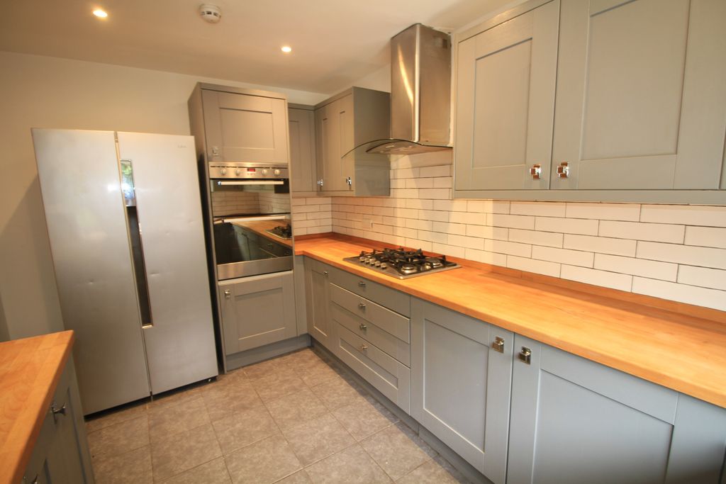 Property photo 2 of 25