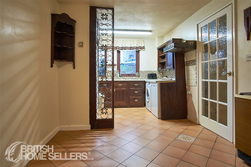 Property photo 2 of 21 Picture No. 16