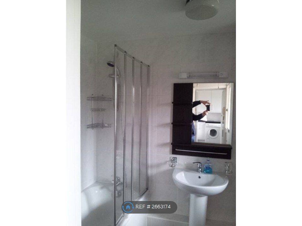 Property photo 3 of 7 Bathroom