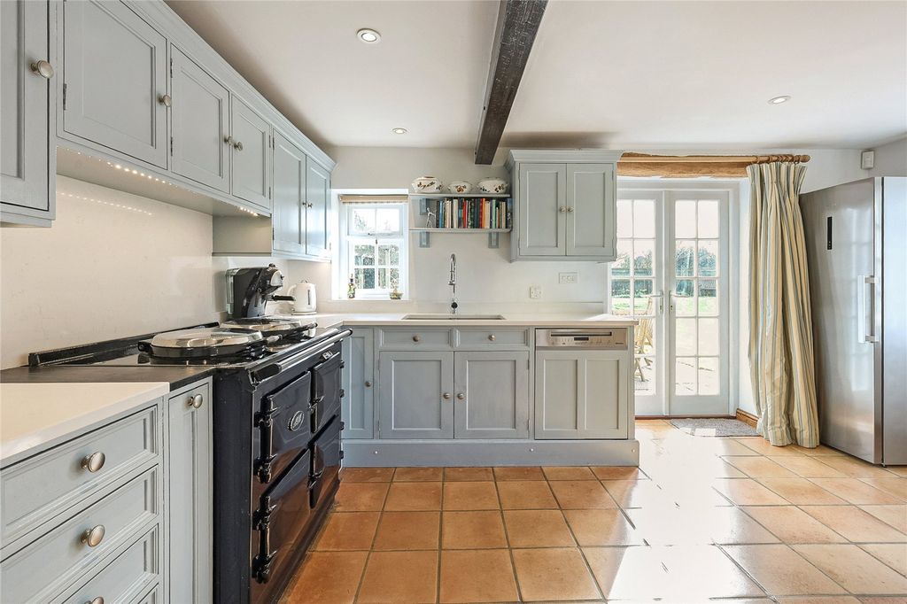 Property photo 3 of 14 Kitchen