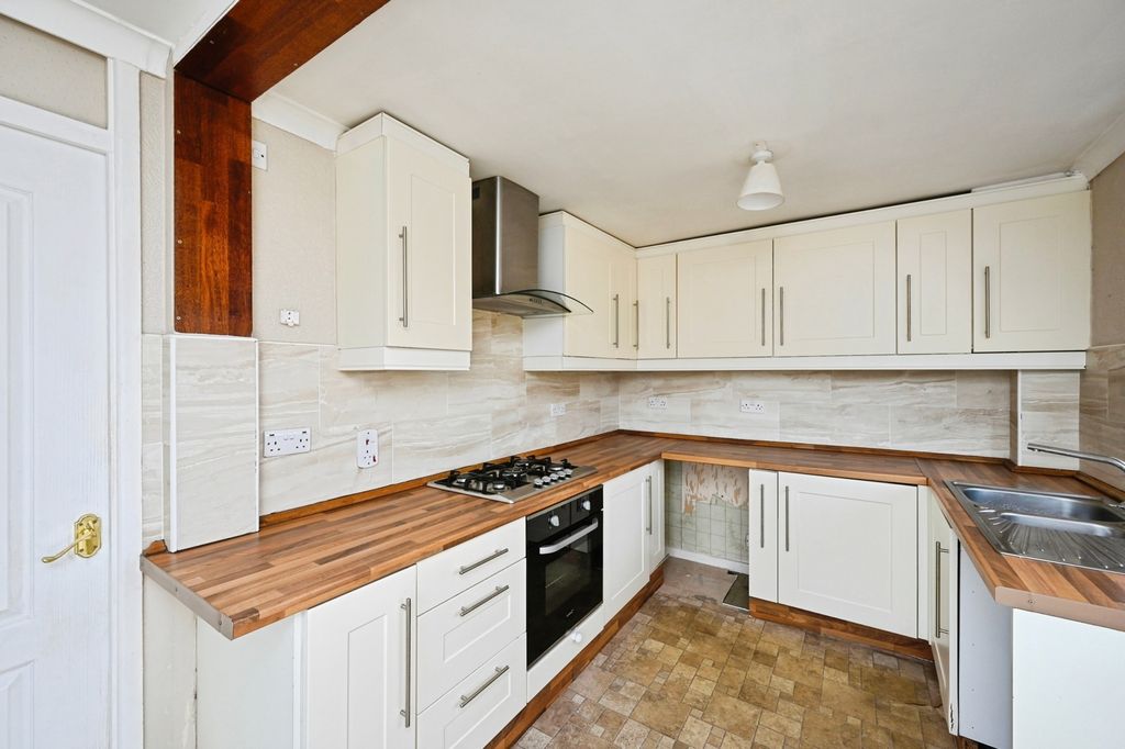 Property photo 2 of 17 Photo