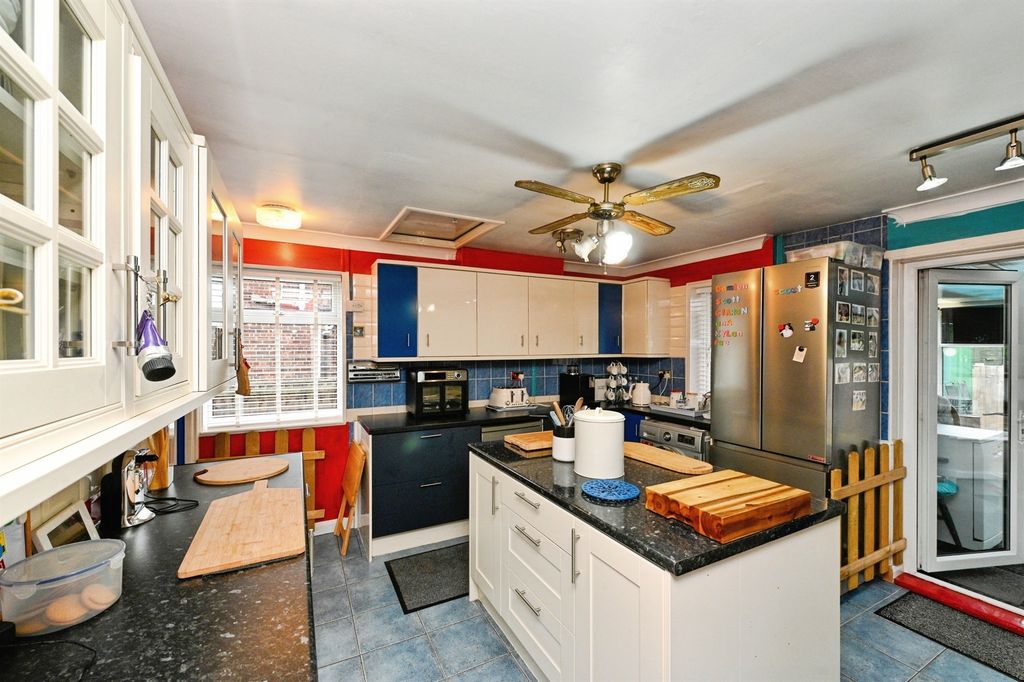 Property photo 3 of 16