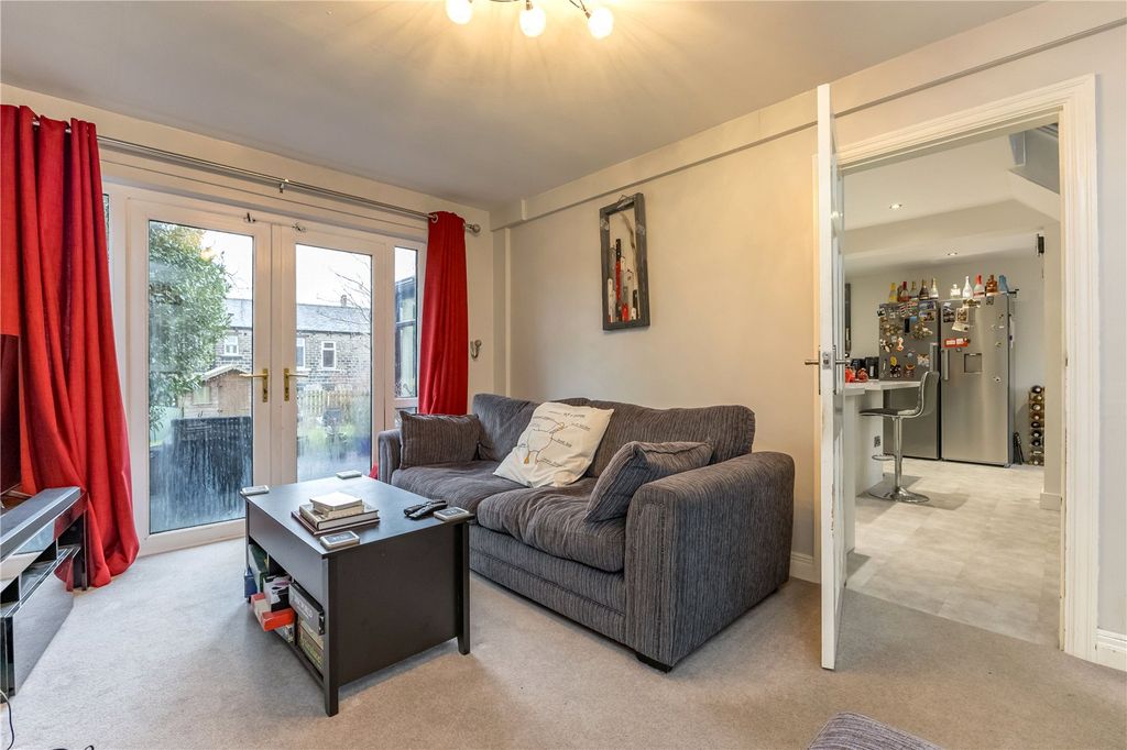 Property photo 2 of 17 Lounge