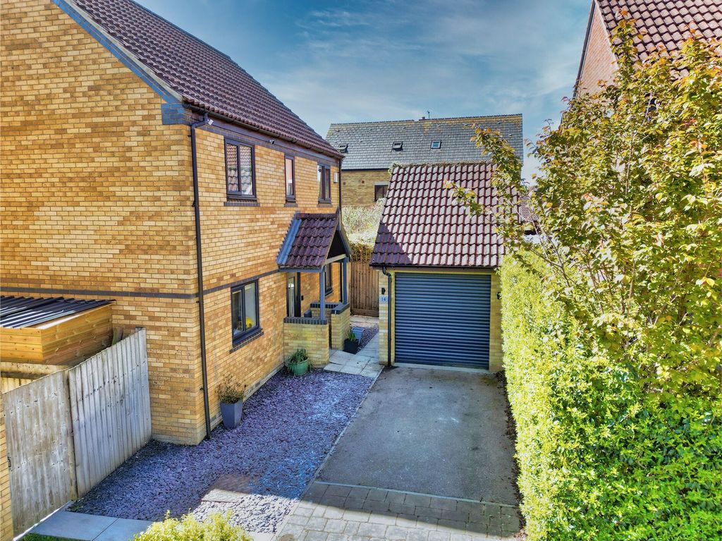 Property photo 2 of 27