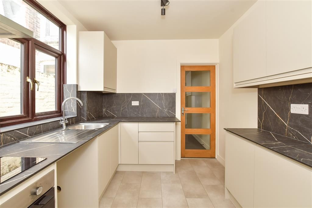 Property photo 3 of 15 Kitchen