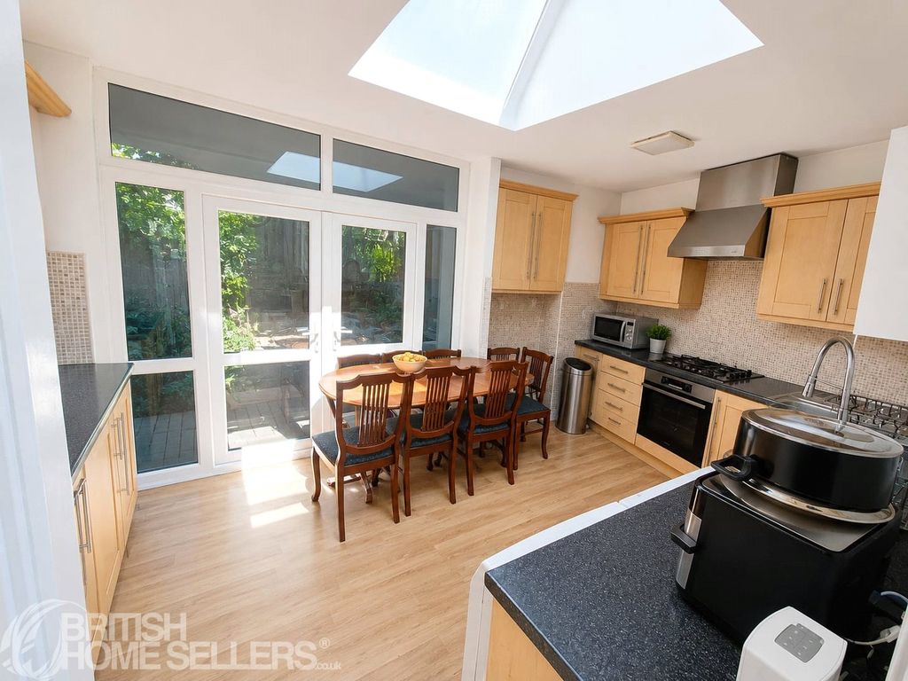 Property photo 2 of 26 Picture No. 21