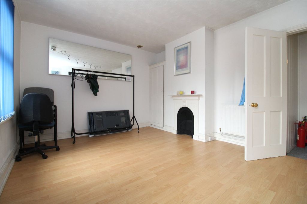 Property photo 3 of 8 Picture No. 02