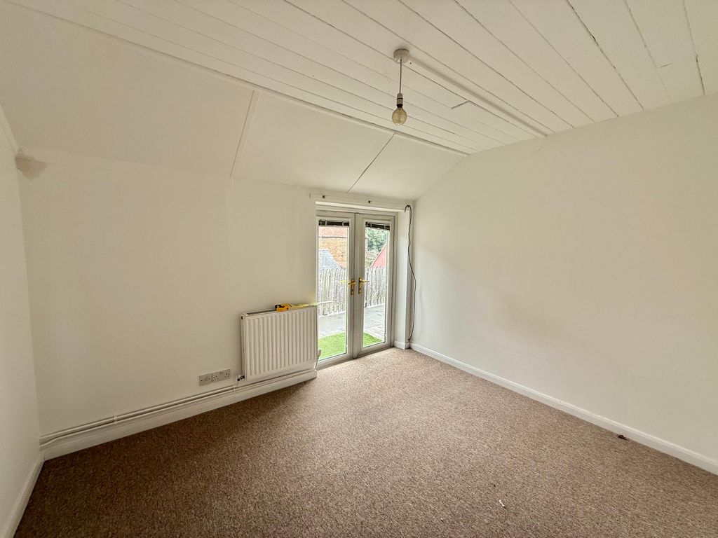 Property photo 2 of 5 Bedroom