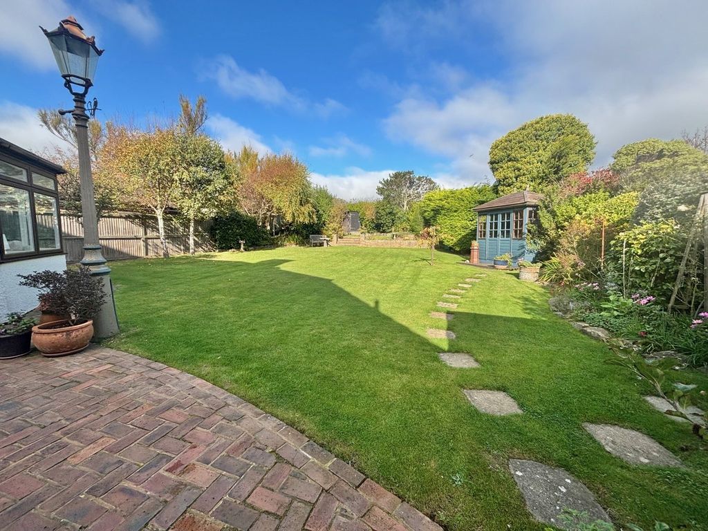 Property photo 2 of 27