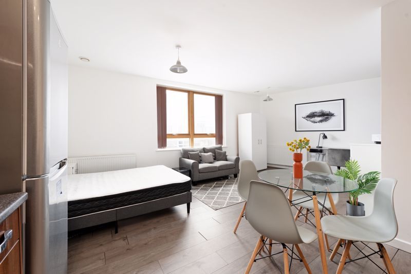 Property photo 3 of 10 Studio Apartment