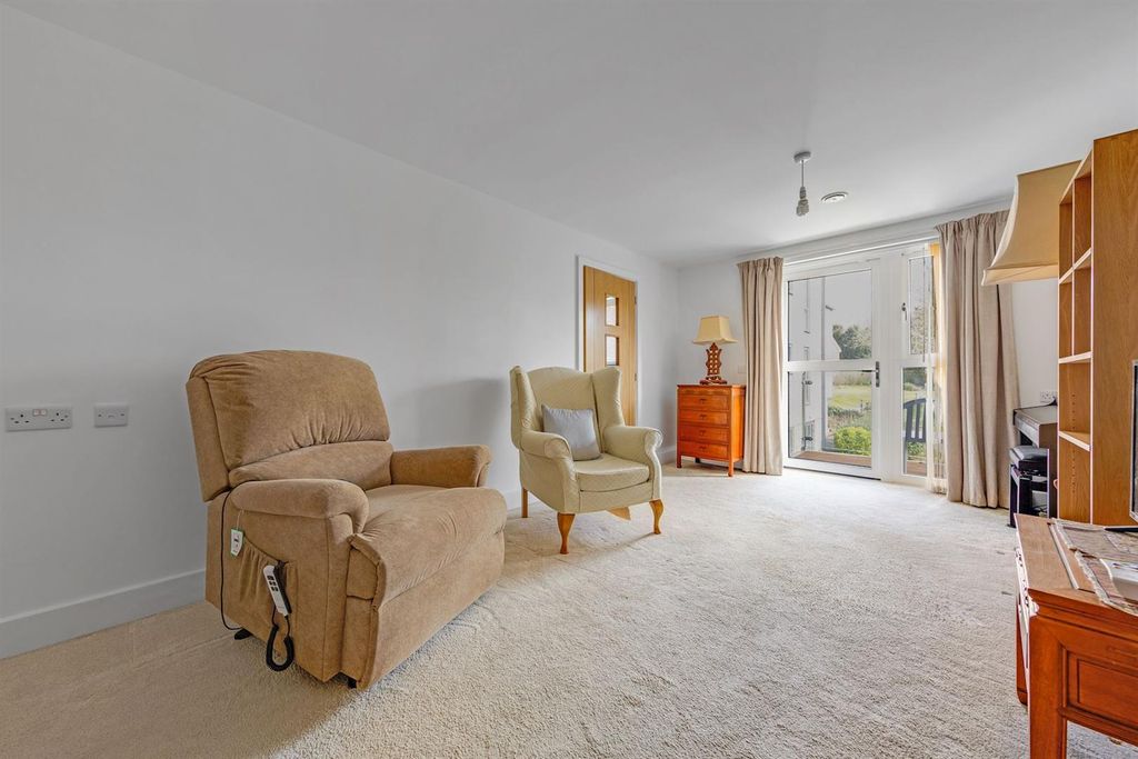 Property photo 1 of 15 07-1B8Fpfmcs 18 The Clockhouse-19-Medium.Jpg