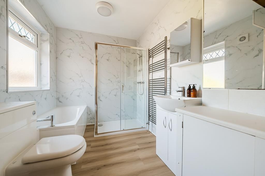 Property photo 3 of 20 Bathroom