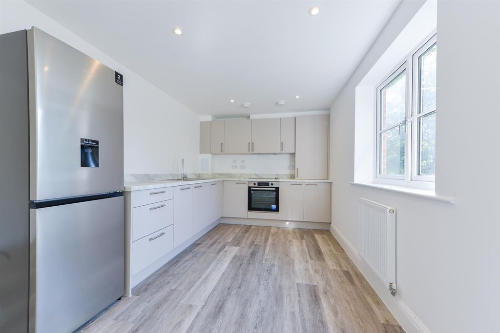 Property photo 3 of 15 Flat 2 Dane Court1.Jpg
