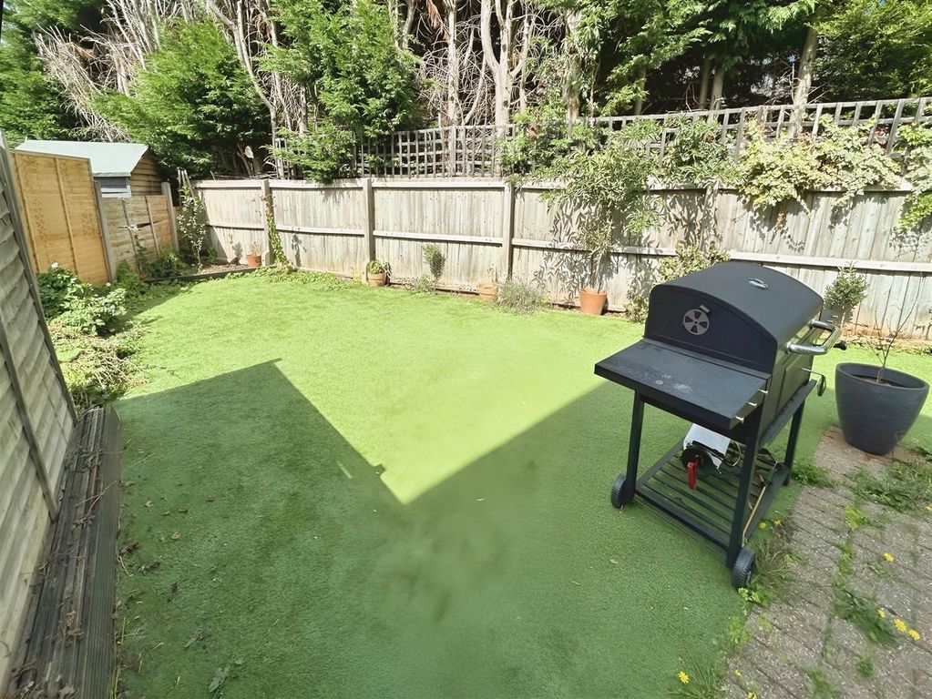 Property photo 2 of 8 Garden