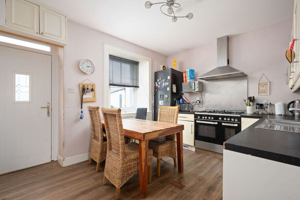 Property photo 3 of 22