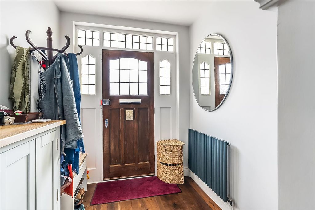 Property photo 2 of 25 30-Prior-Avenue-17.Jpg