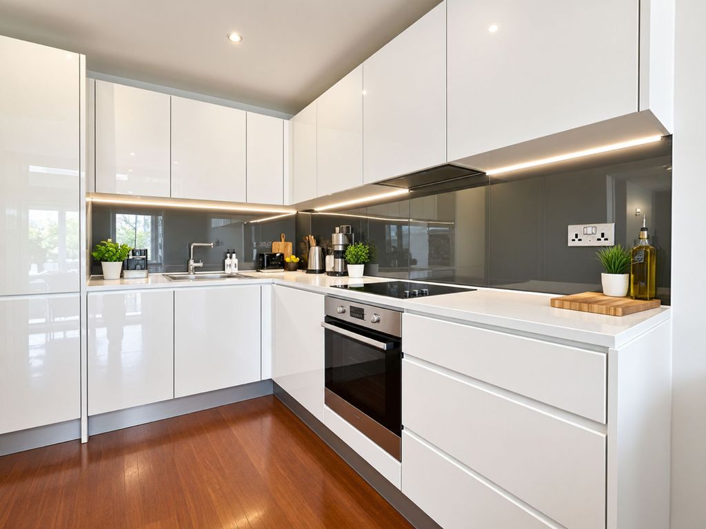 Property photo 2 of 6 Kitchen