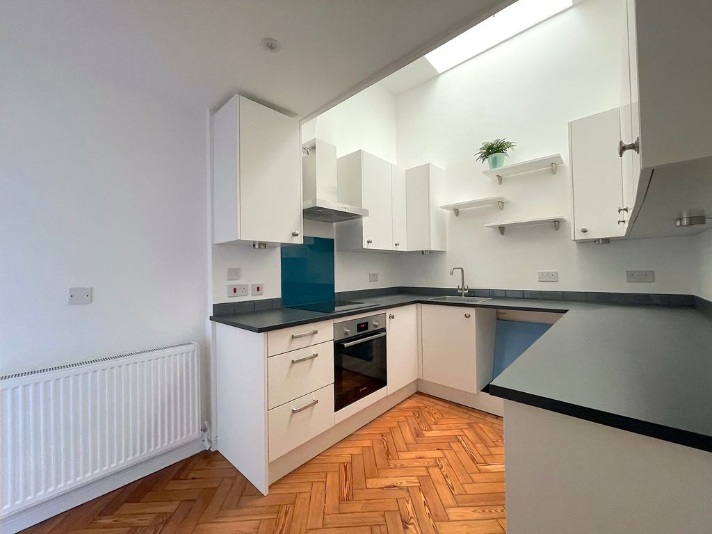 Property photo 3 of 30 Kitchen (2)