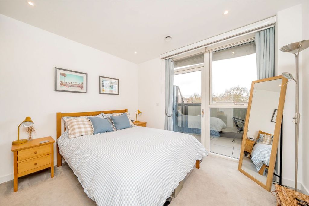 Property photo 3 of 6