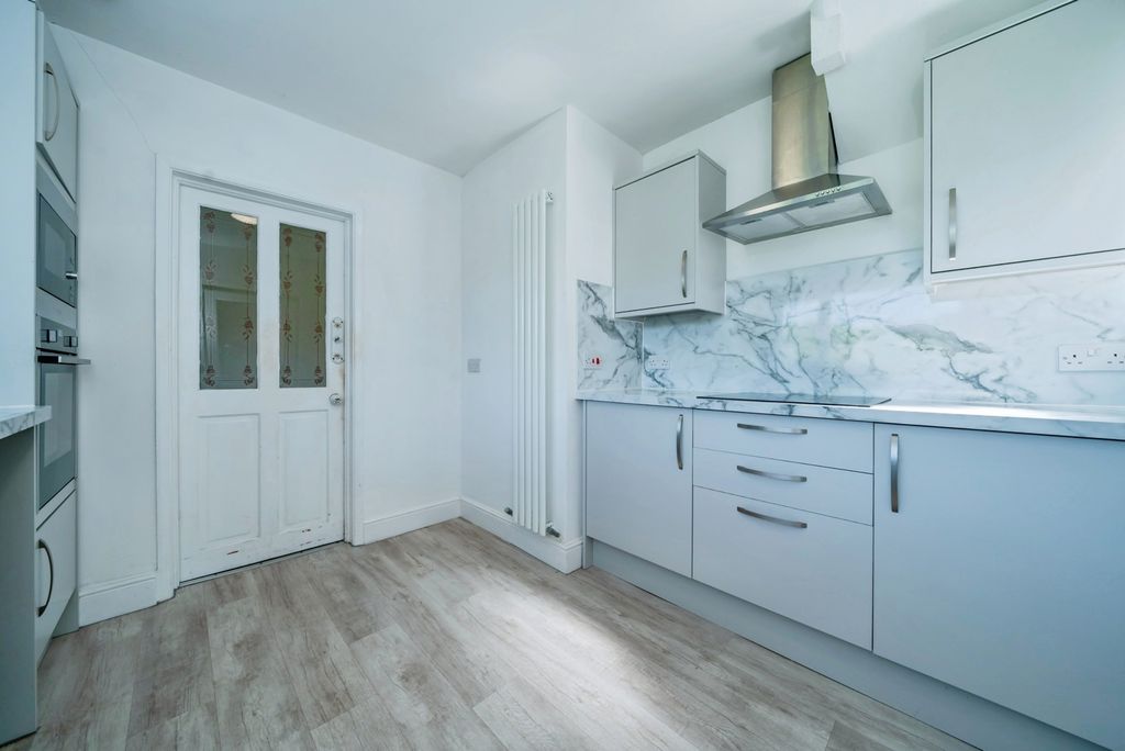 Property photo 2 of 14 Kitchen