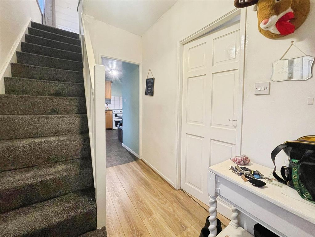 Property photo 2 of 19 Hallway