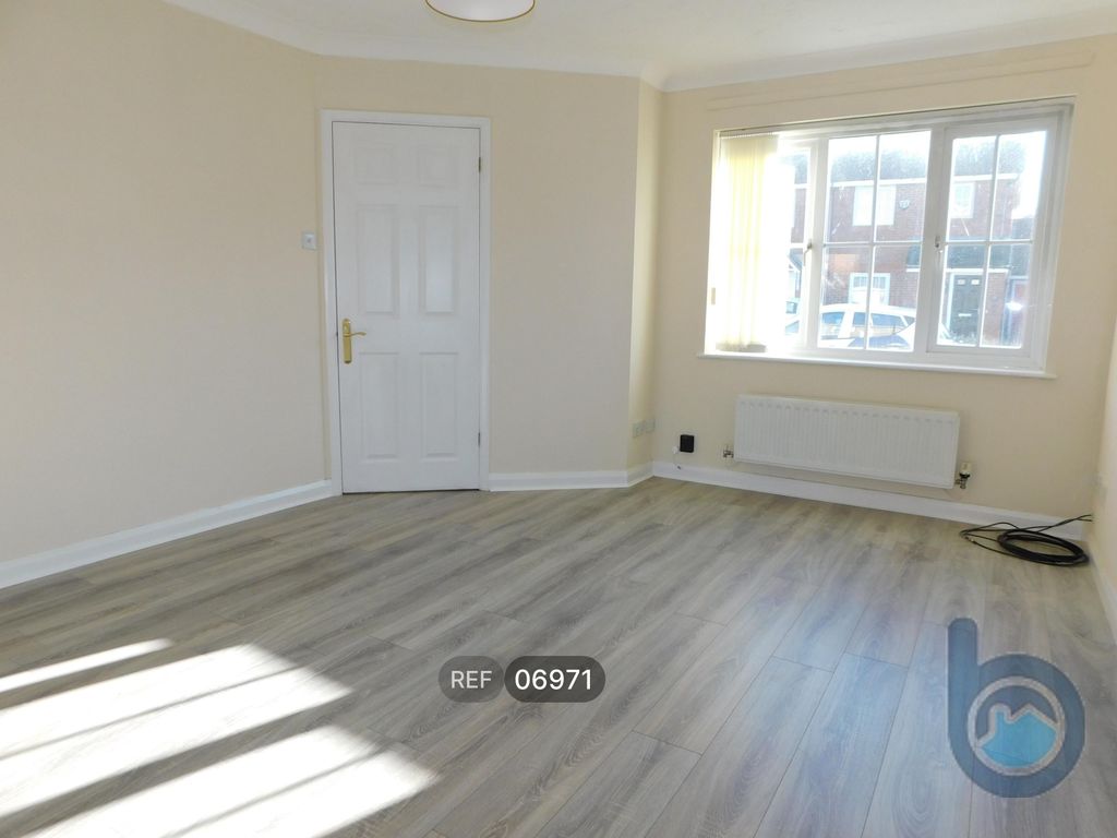 Property photo 3 of 28 Living Room