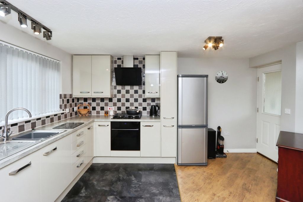 Property photo 2 of 17 Photo