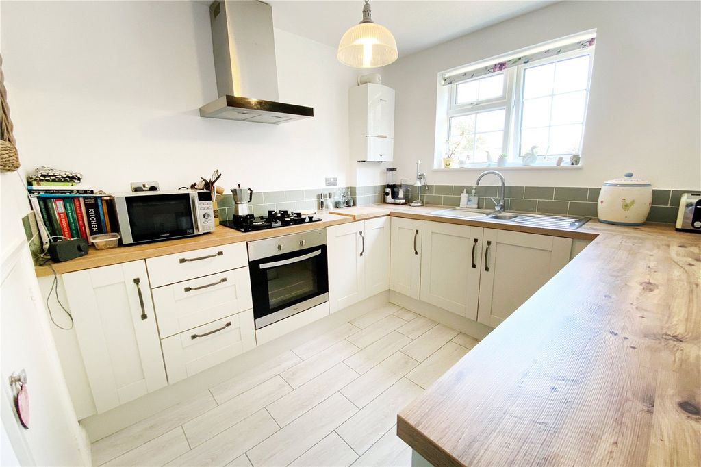 Property photo 3 of 16 Picture No. 12