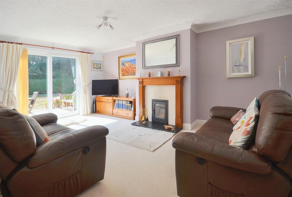 Property photo 2 of 14 Sitting Room