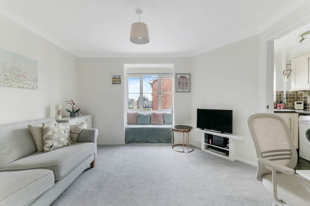 Property photo 3 of 12
