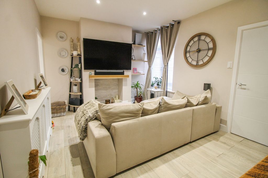 Property photo 2 of 9