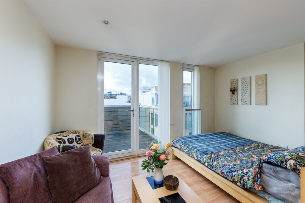 Property photo 3 of 14 Axis Court F25 (0...