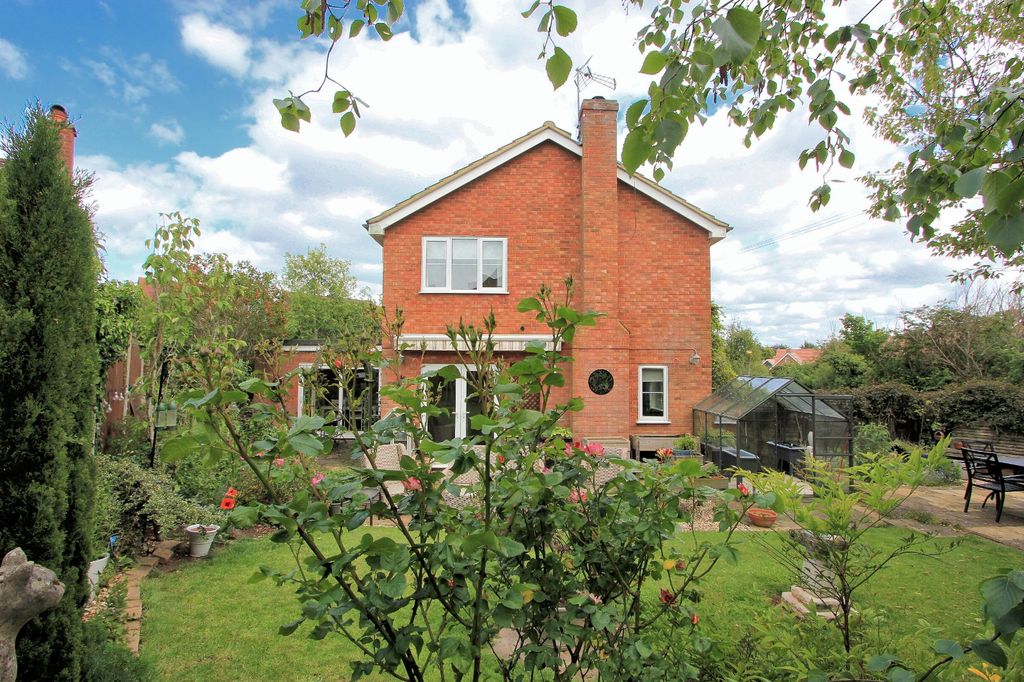 Property photo 2 of 18 Picture No. 32