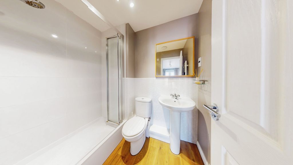 2 bed flat to rentKnights Walk, Caerphilly CF83 photo 4