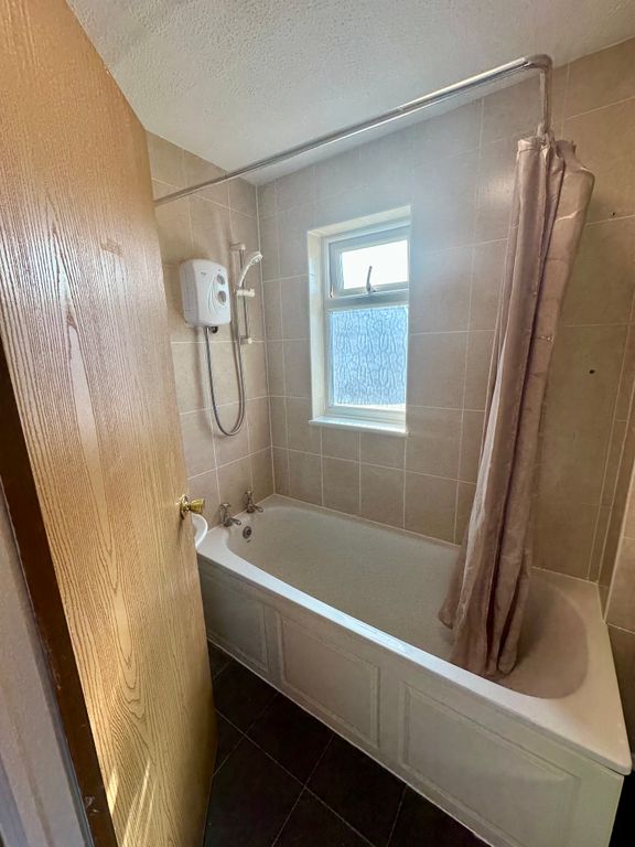 Property photo 2 of 10 Bathroom 