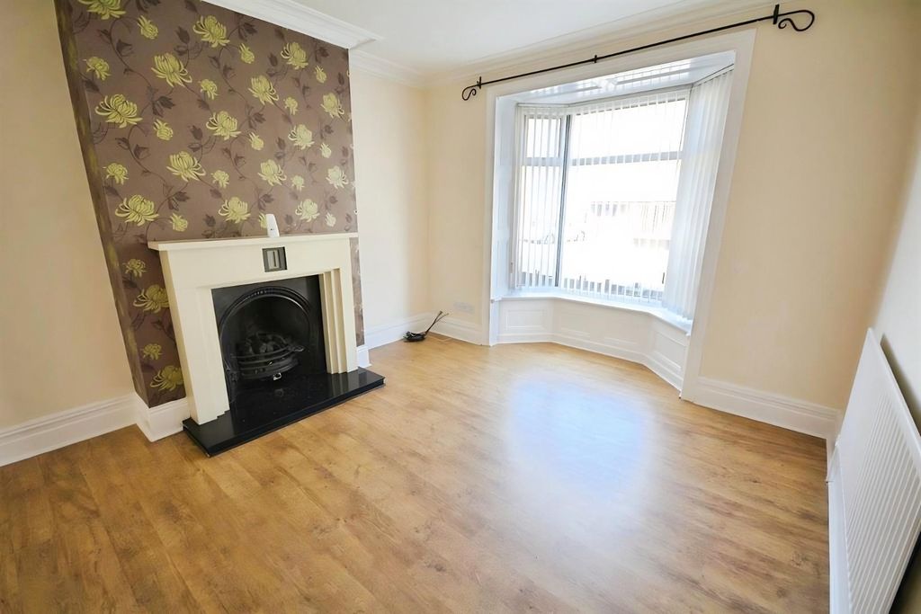 Property photo 2 of 9 815ee962-Living 20Room 20.Jpg