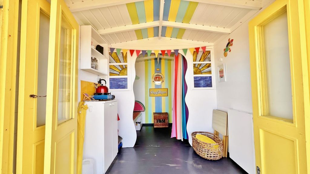 Property photo 2 of 10 Beach Hut:-