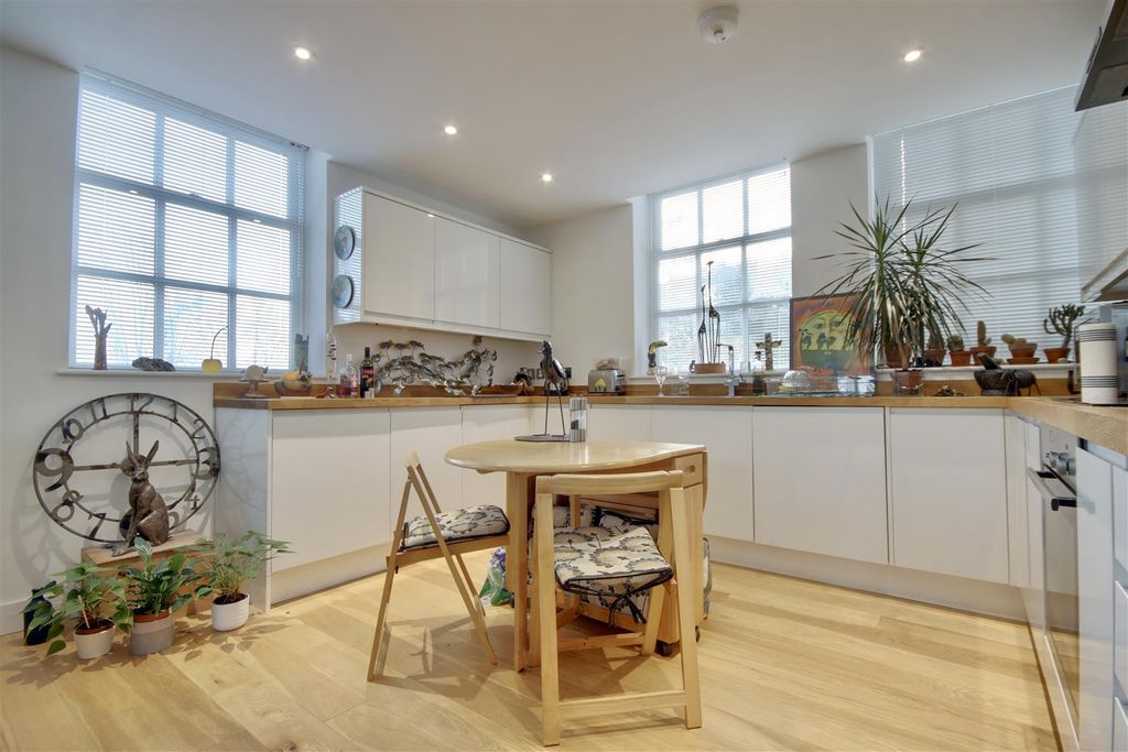 Property photo 3 of 10 70Ba4E06-2E6B-461F-B587-6Cf8166565F2_1_201_A.Jpeg