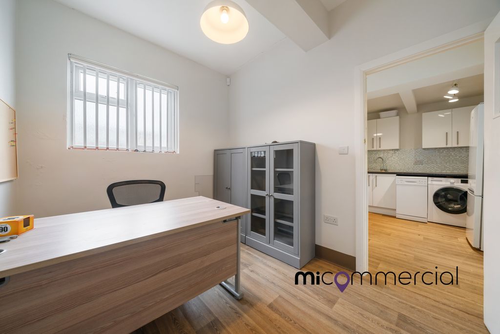 Property photo 3 of 12 1