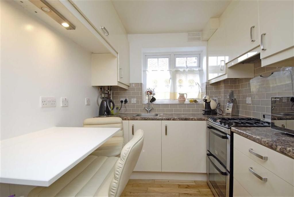 Property photo 2 of 6 Kitchen