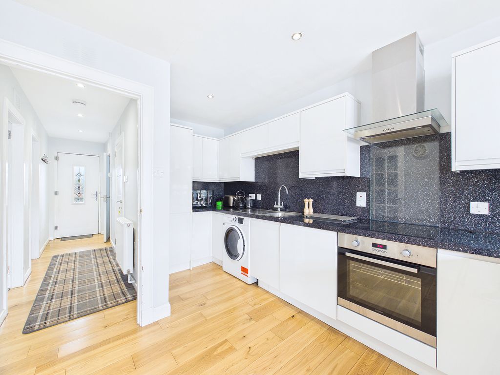 2 bed flat for saleMyrtlefield, Aviemore PH22 photo 5