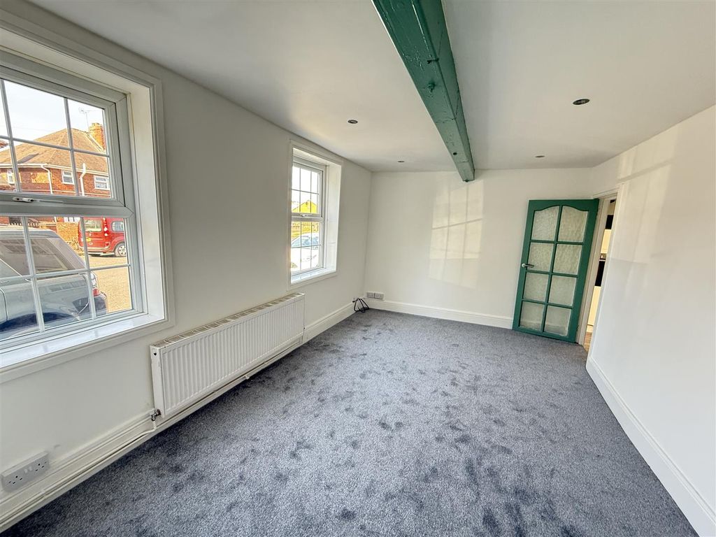 Property photo 2 of 15 Photo 11-04-2025, 12 03 50 Pm.Jpg