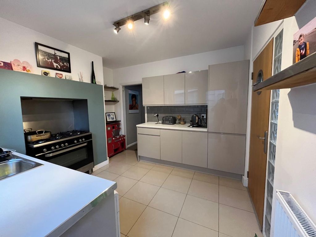 Property photo 3 of 9 Kitchen 1.Jpg