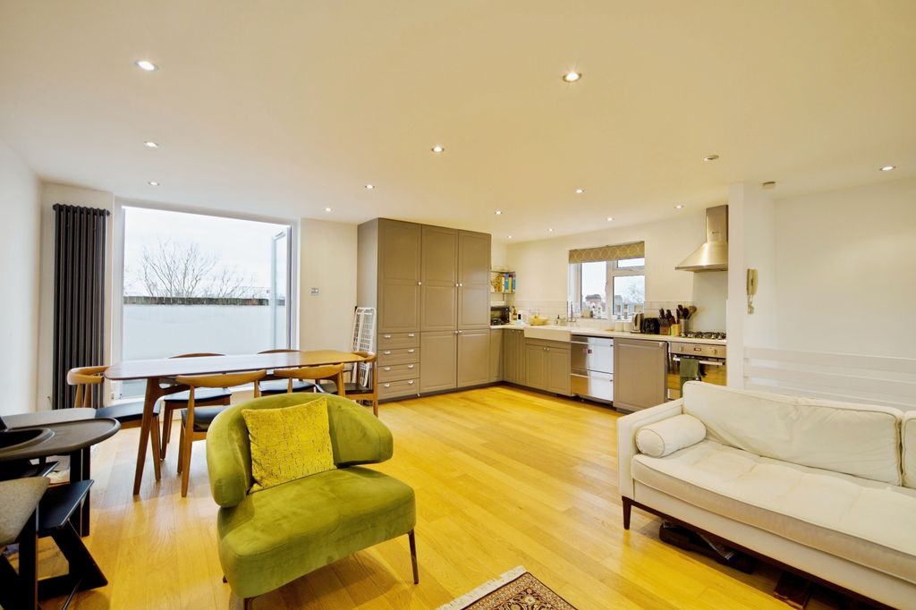 Property photo 3 of 17 Photo #3