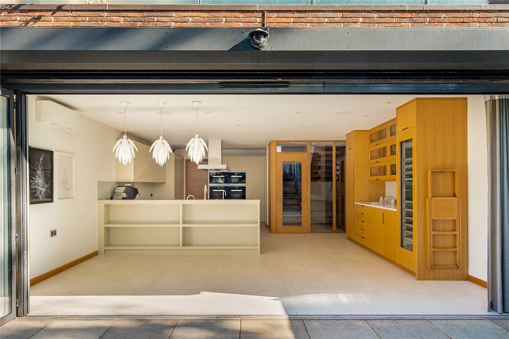 Property photo 3 of 17 Kitchen/Dining Room